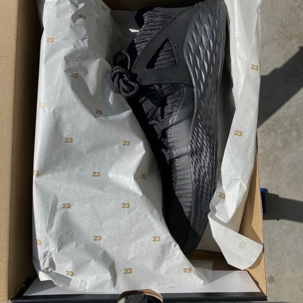 Men's Black Athletic Shoe - Picture 2 of 6
